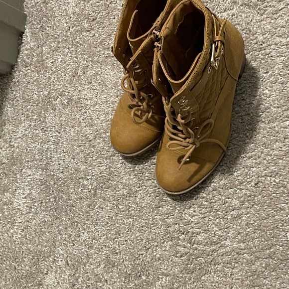 Boots - Picture 3 of 3